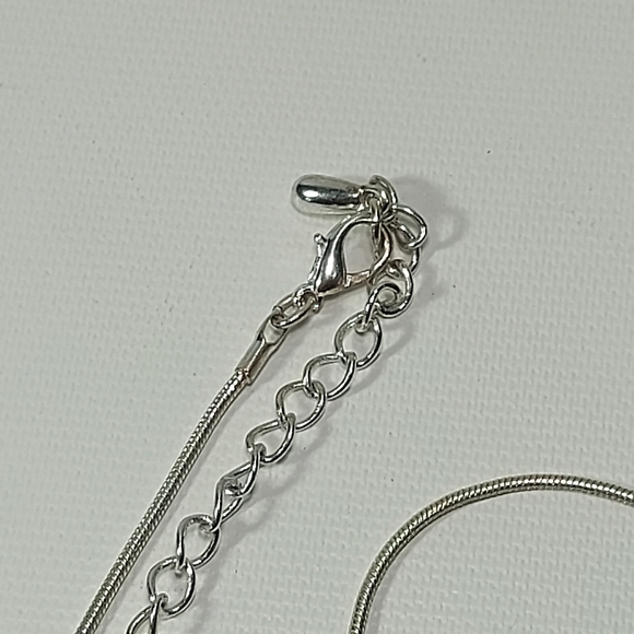 Kenneth Cole Vintage Silver Tone Teardrop Pendant Necklace - Picture 7 of 9